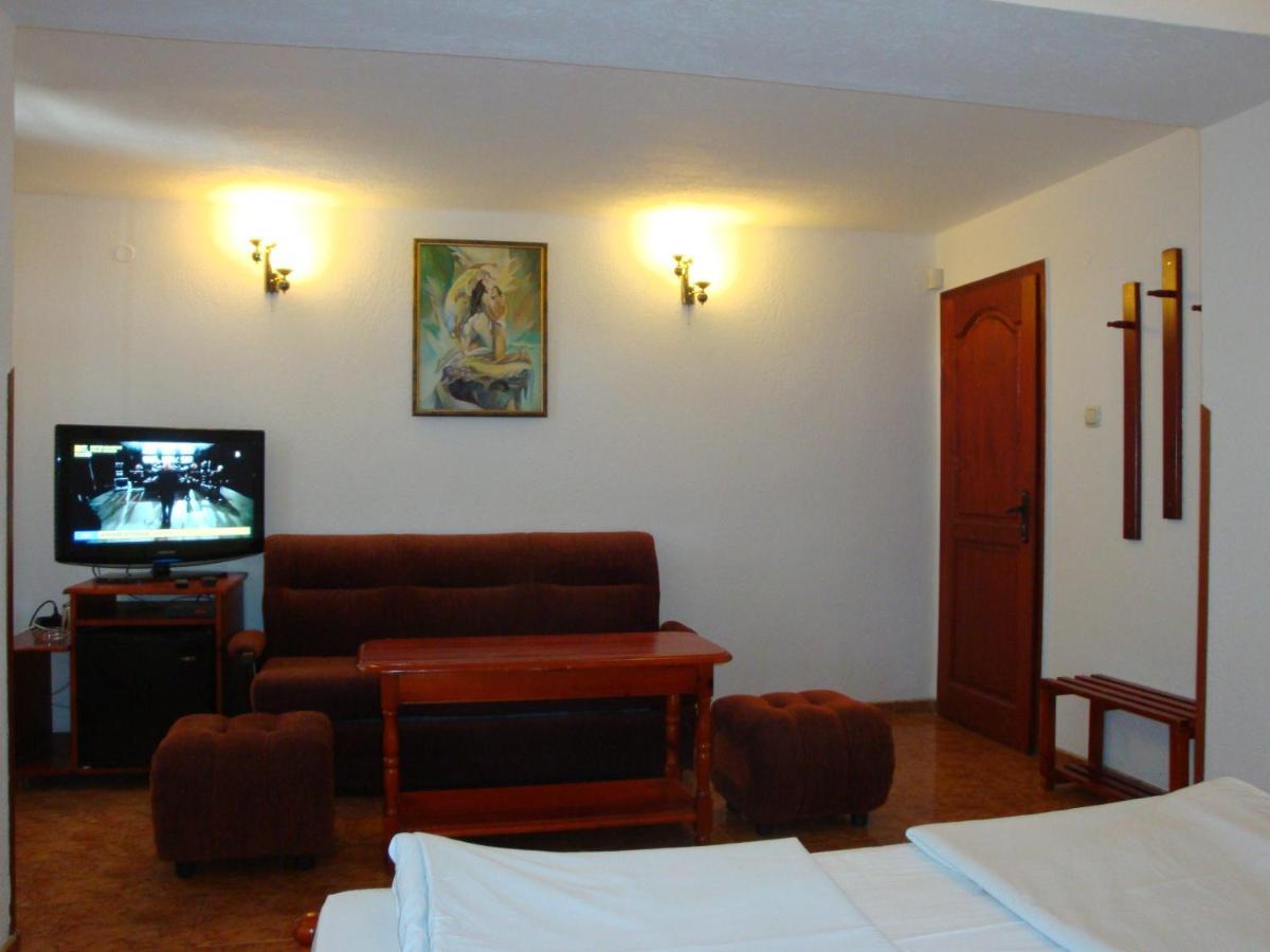 Family Hotel Diana Lyaskovo  Экстерьер фото