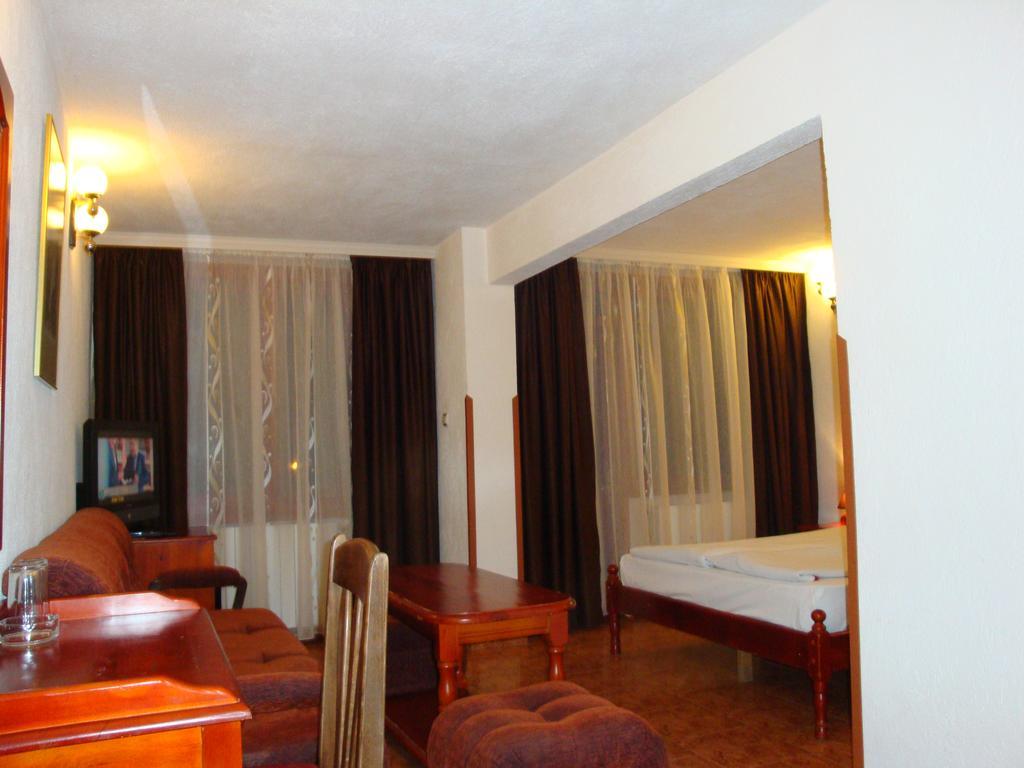 Family Hotel Diana Lyaskovo  Экстерьер фото