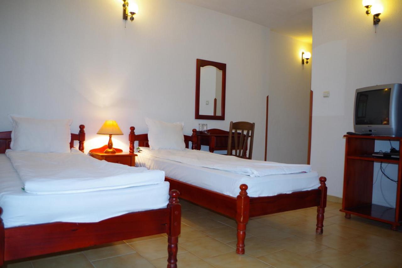 Family Hotel Diana Lyaskovo  Экстерьер фото